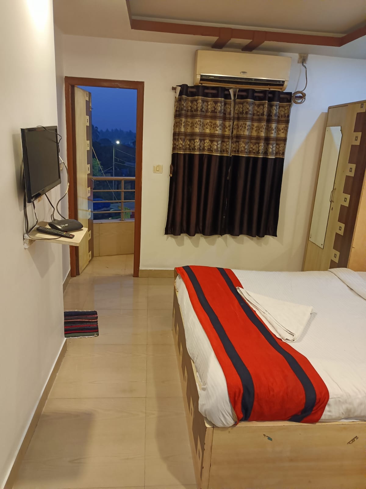 Hotel Zaika Inn Near Santragachi Junction Railway Station - Tap to explore photos