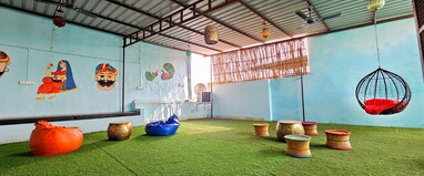 Sant Kripa Backpacker 400 mtr from railway station