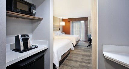 Holiday Inn Express Hotel & Suites Athens Room Type - 2 Queen Standard Balcony