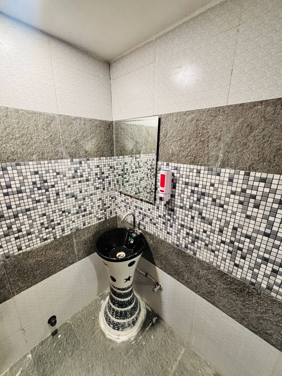 HOTEL DREAM VILLA - Tap to explore photos
