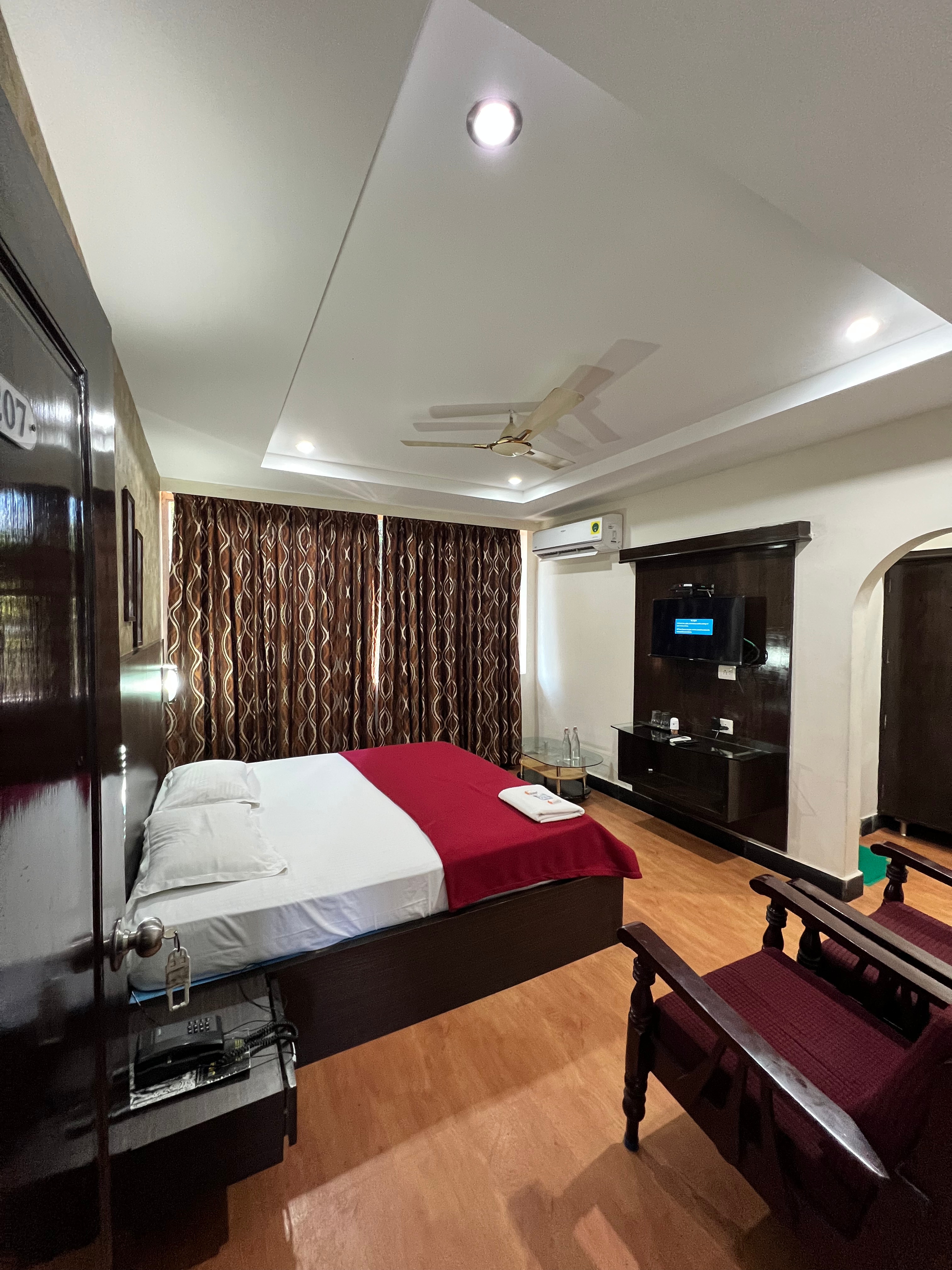 Varada Nagavali Hotel - Tap to explore photos