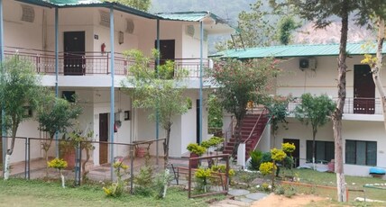 Sheetal Resort And Restaurant Room Type - Classic Quadruple Room