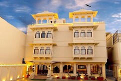 Hotel Boheda Palace - 1 KM away from Lake Pichola
