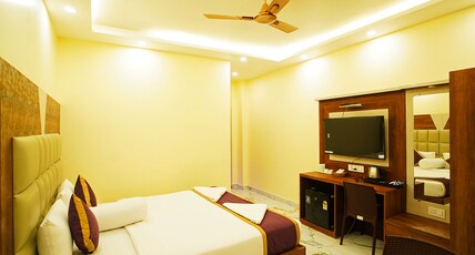 Elegant Beach Resort & Spa Room Type - Queen Room with Pool View