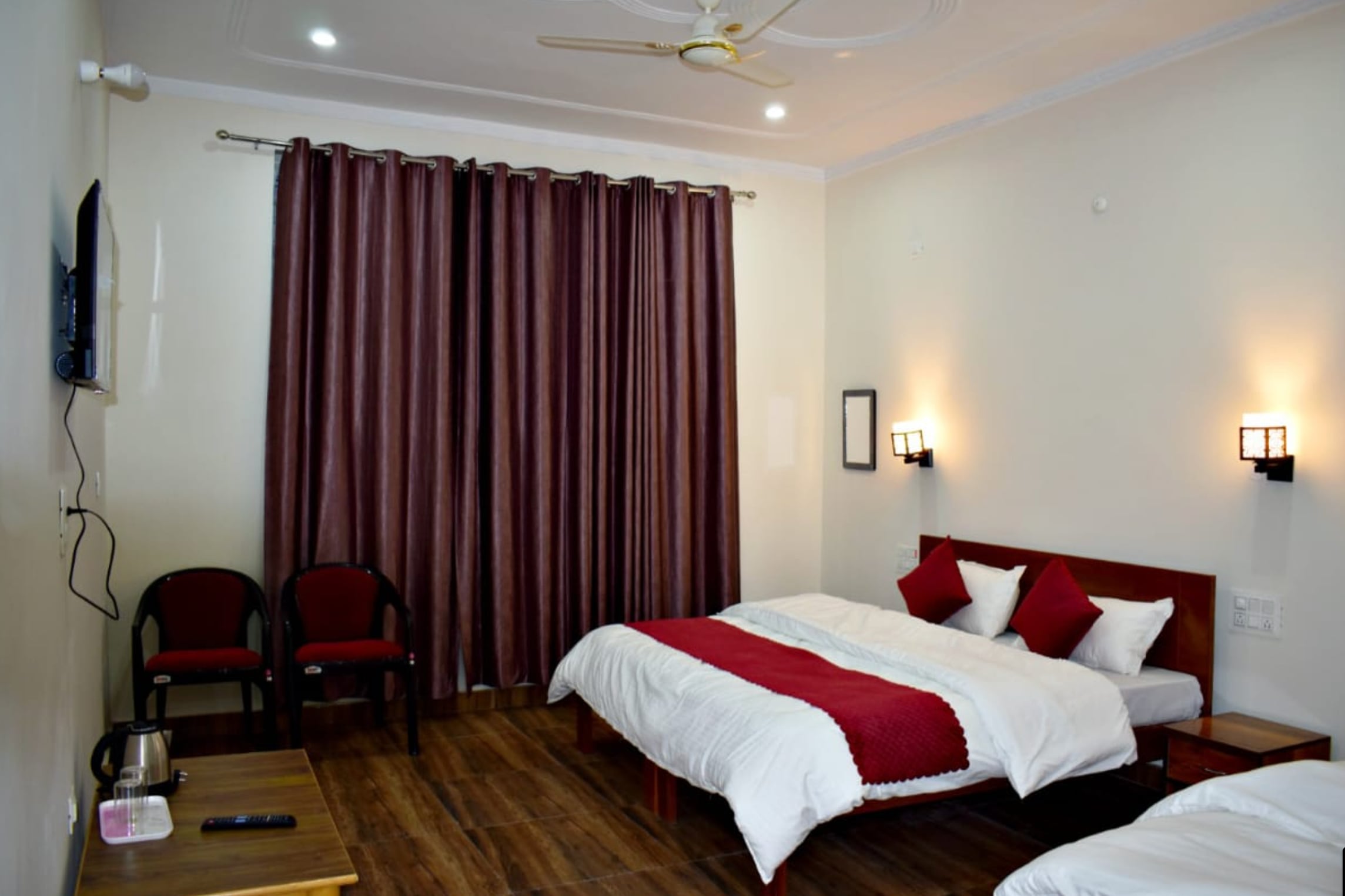 La Monal Hotel - Tap to explore photos