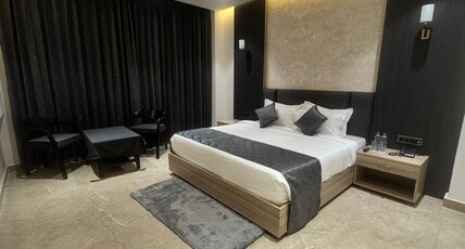 Hotel Sunshine Room Type - Deluxe Room with Air Conditioning