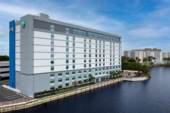 Tru by Hilton Miami Airport South Blue Lagoon