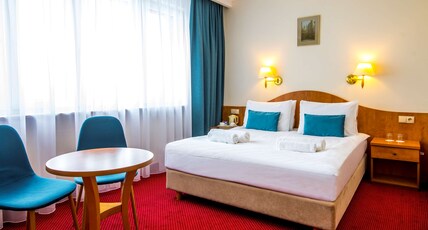 Best Western Hotel Portos Room Type - 1 King Bed, Non-Smoking, Premium Luxury, Laptop Pad, Wi-Fi, Slippers, Newspaper