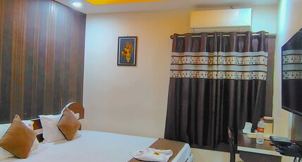 HOTEL R K PALACE Room Type - Deluxe Room