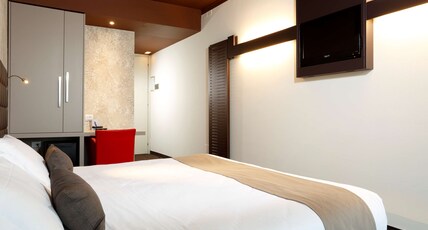 Best Western Hotel Continental Room Type - 1 Queen And 1 Single, Classic Room, Terrace
