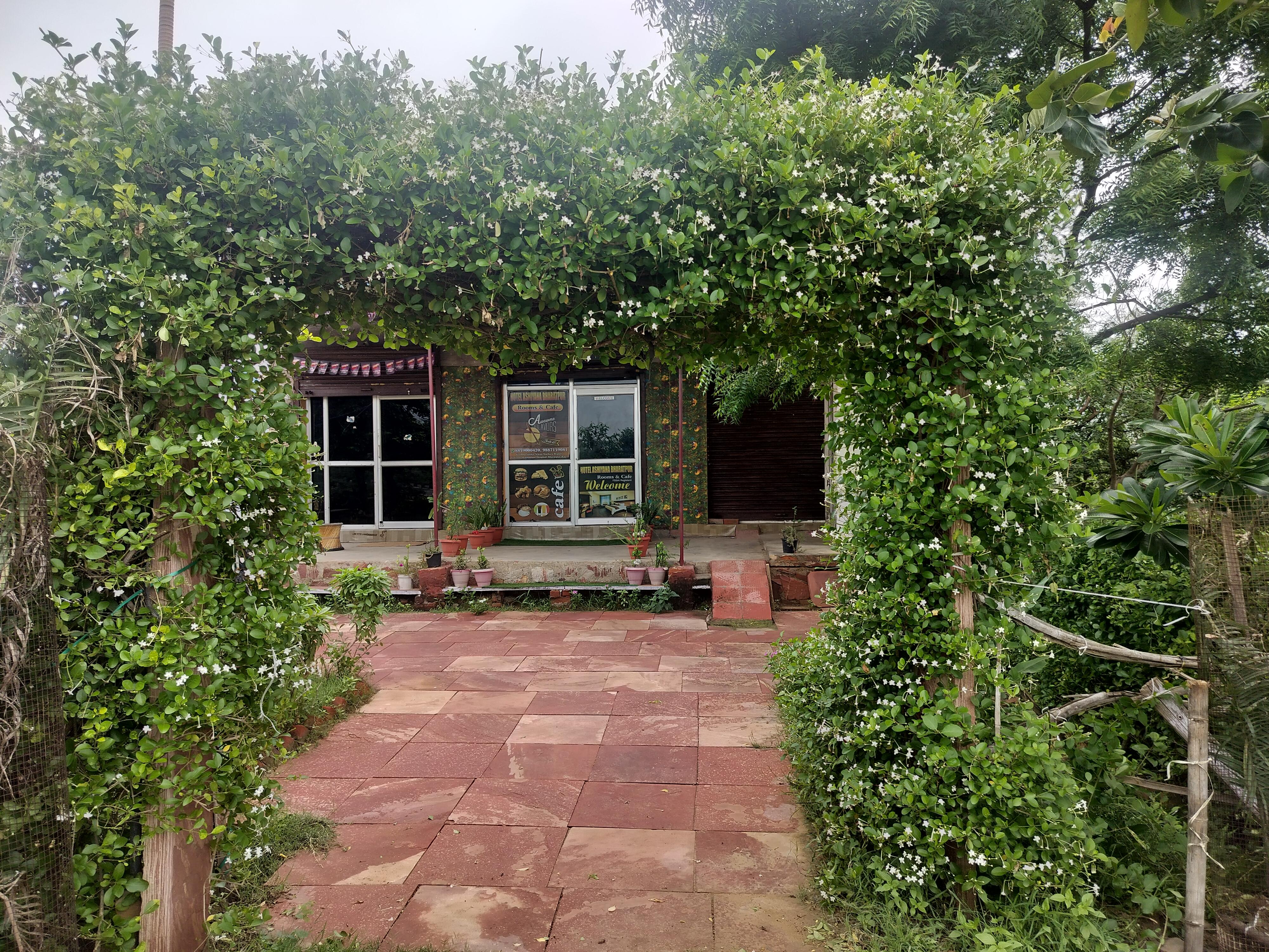 Hotel Ashiyana Bharatpur - Tap to explore photos