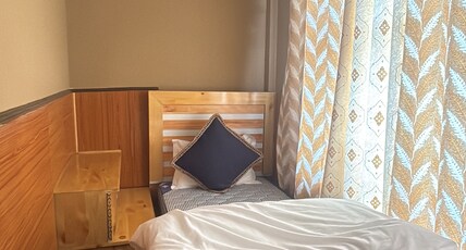 Jolly HomeStay Kaza Room Type - Bedroom 2