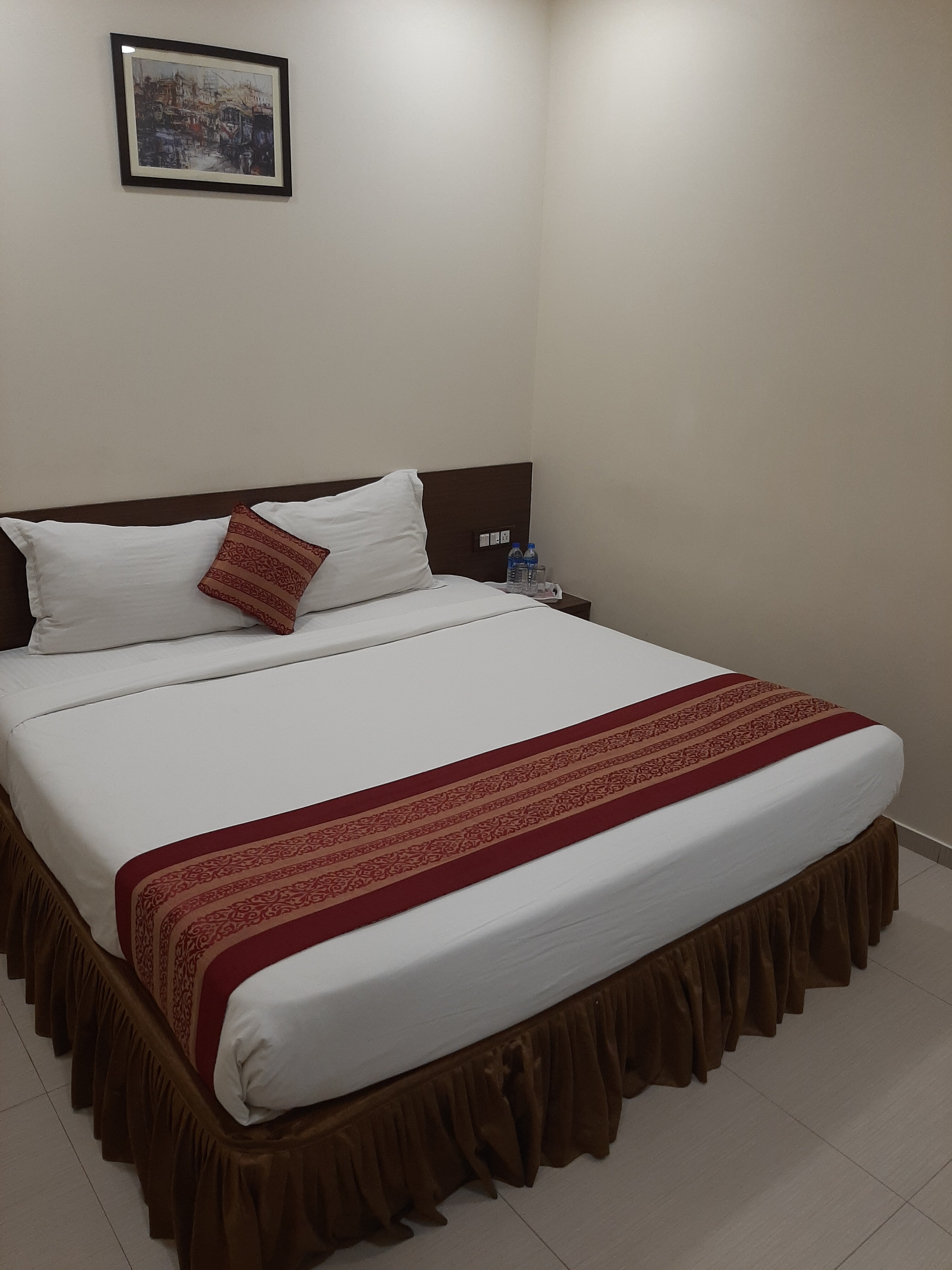 Ananya - Tap to explore photos