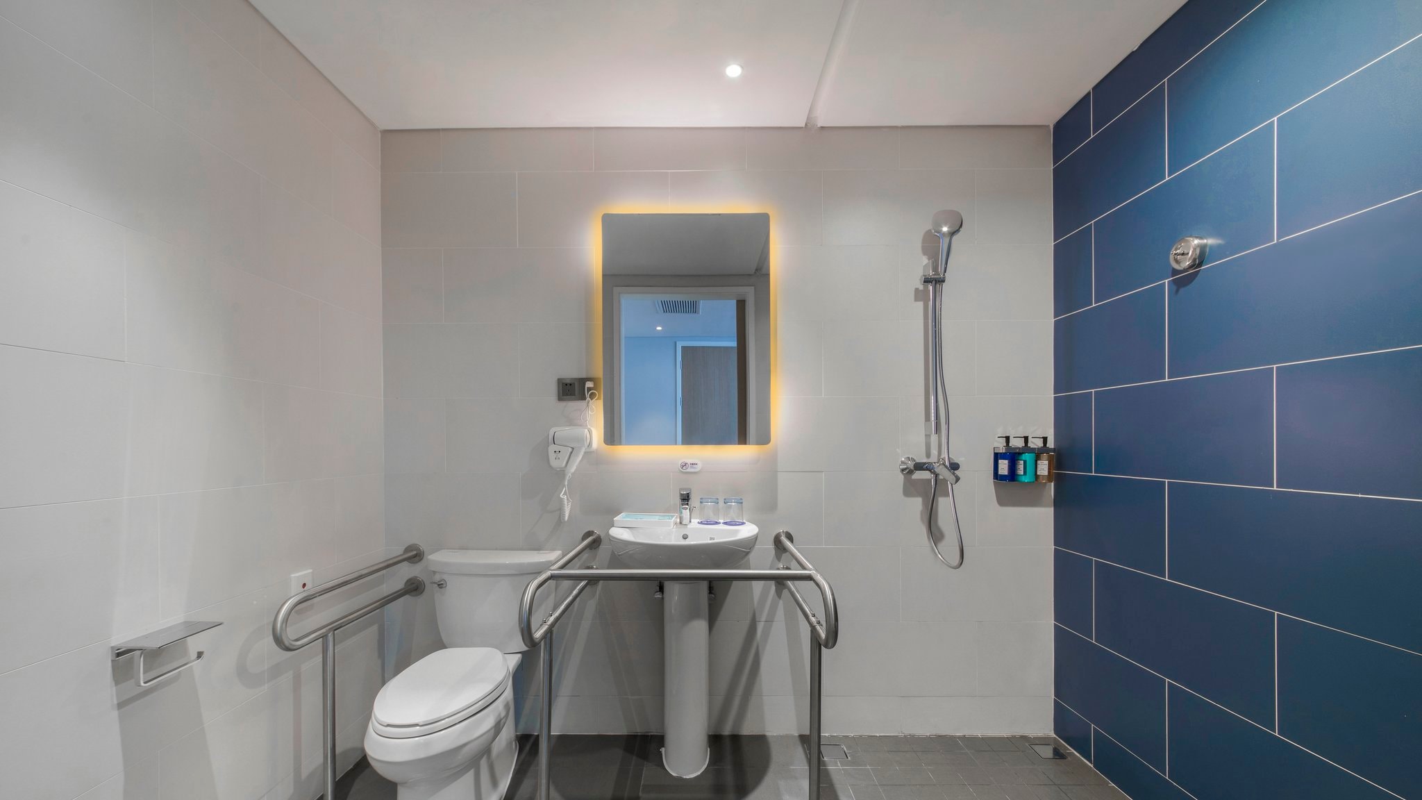 Holiday Inn Express Liyang Huafu - Tap to explore photos