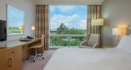 Hilton Reading Hotel Room Type - QUEEN GUEST ROOM