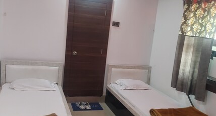 Hotel Thakur Mahal Room Type - AC TWIN BED ROOM (D-207)