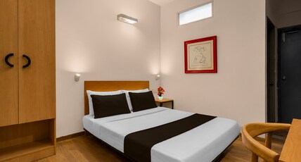 Super Townhouse Kadugodi Park Formerly Sarvar Hospitality Room Type - Deluxe Room