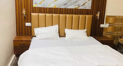 JAGDISH HOTEL & RESTAURANT Room Type - Deluxe Room with Air Conditioning