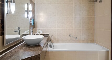 DoubleTree by Hilton Sharks Bay Resort Room Type - TRIPLE DLX POOL MOUNTAIN