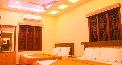 SREE KUMARAN RESIDENCE Room Type - Four bed Family Room - AC
