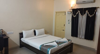 Trinetraa Inc Room Type - Deluxe Room