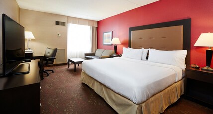 Holiday Inn CINCINNATI AIRPORT Room Type - 1 King Sofa Bed