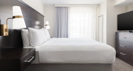 Staybridge Suites DENVER - CENTRAL PARK, an IHG hotel Room Type - 1 King Bed One Bedroom Suite