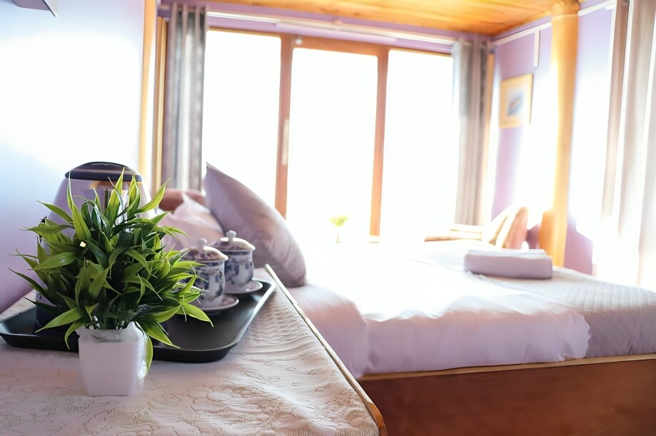 The Silver Tip Farmstay - Tap to explore photos