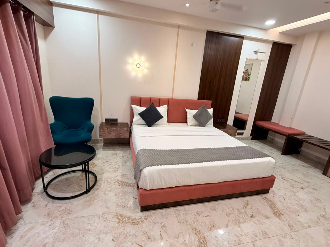 Vedit By Ved Guest House - 500 mts from District Court - Tap to explore photos