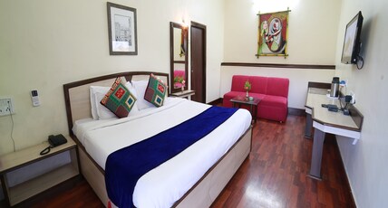 Hotel Karnavati Room Type - Deluxe Room Ac
