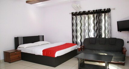 Avalley Service Villa Room Type - Deluxe Room Ac