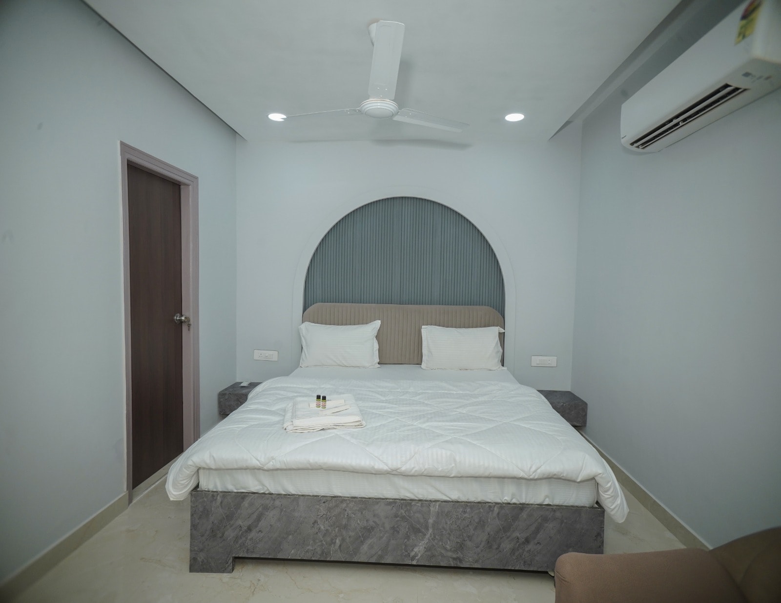 HOTEL LIME WOOD - Tap to explore photos
