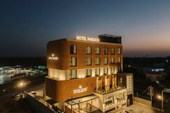 Hotel Maroon