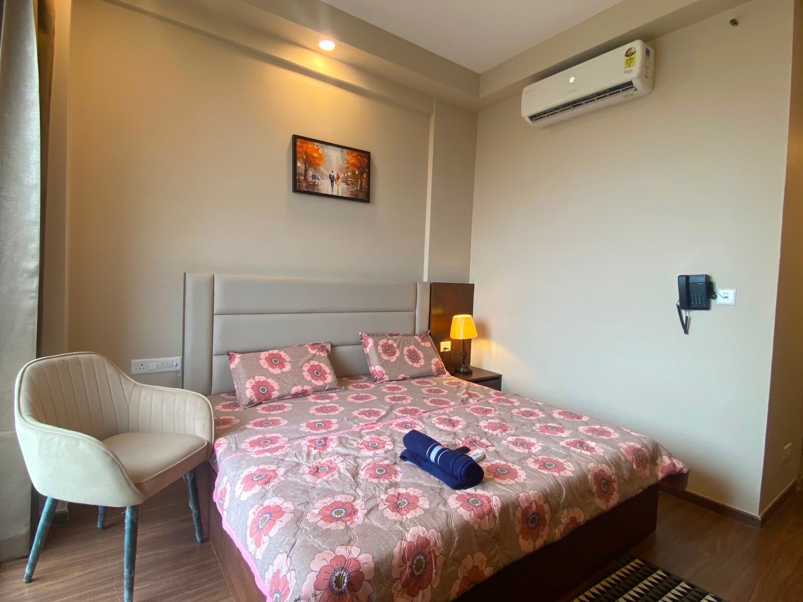 Stay Befikr | Studio Apartment at Omaxe Itc - Tap to explore photos