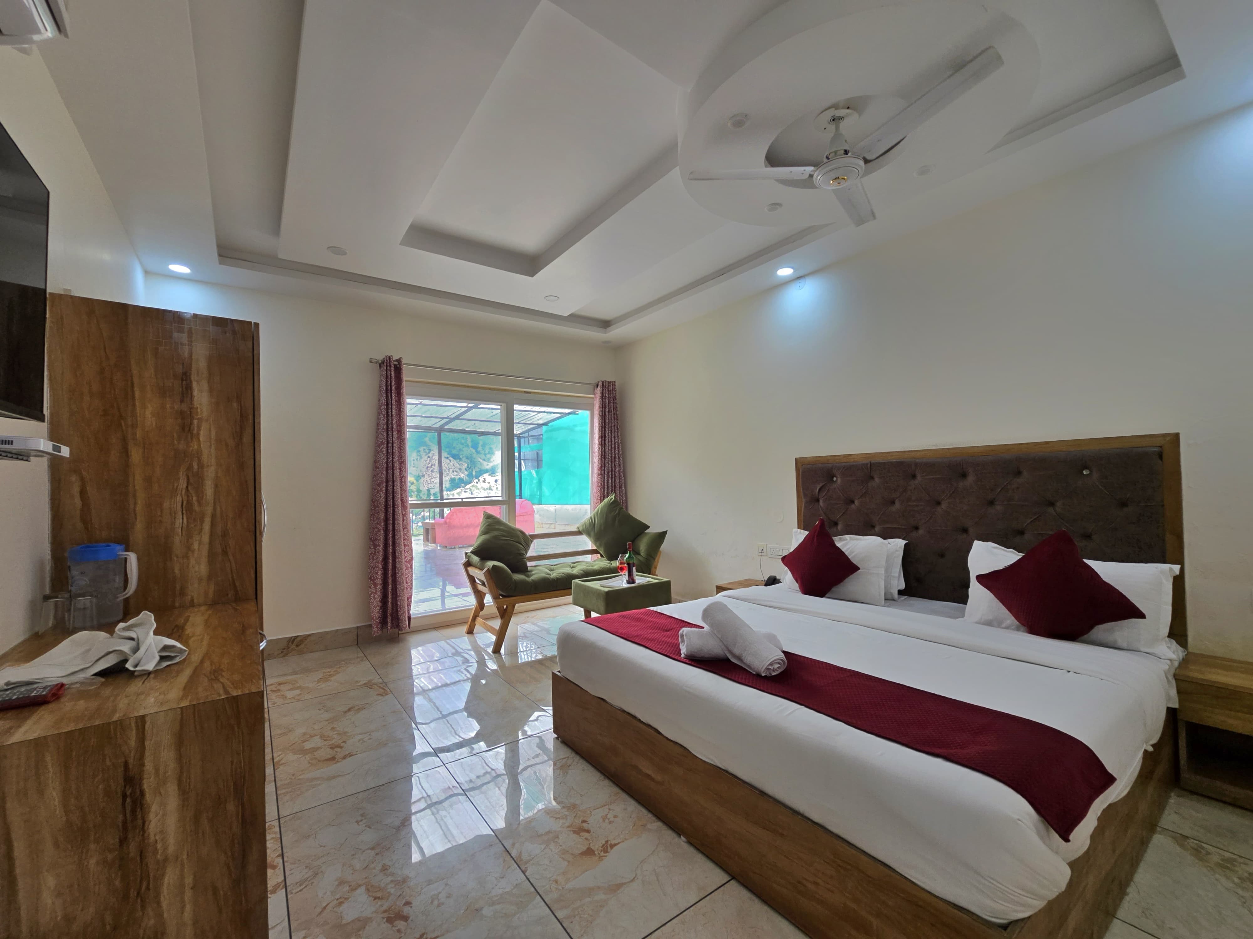 Hotel Snow Palace - Tap to explore photos