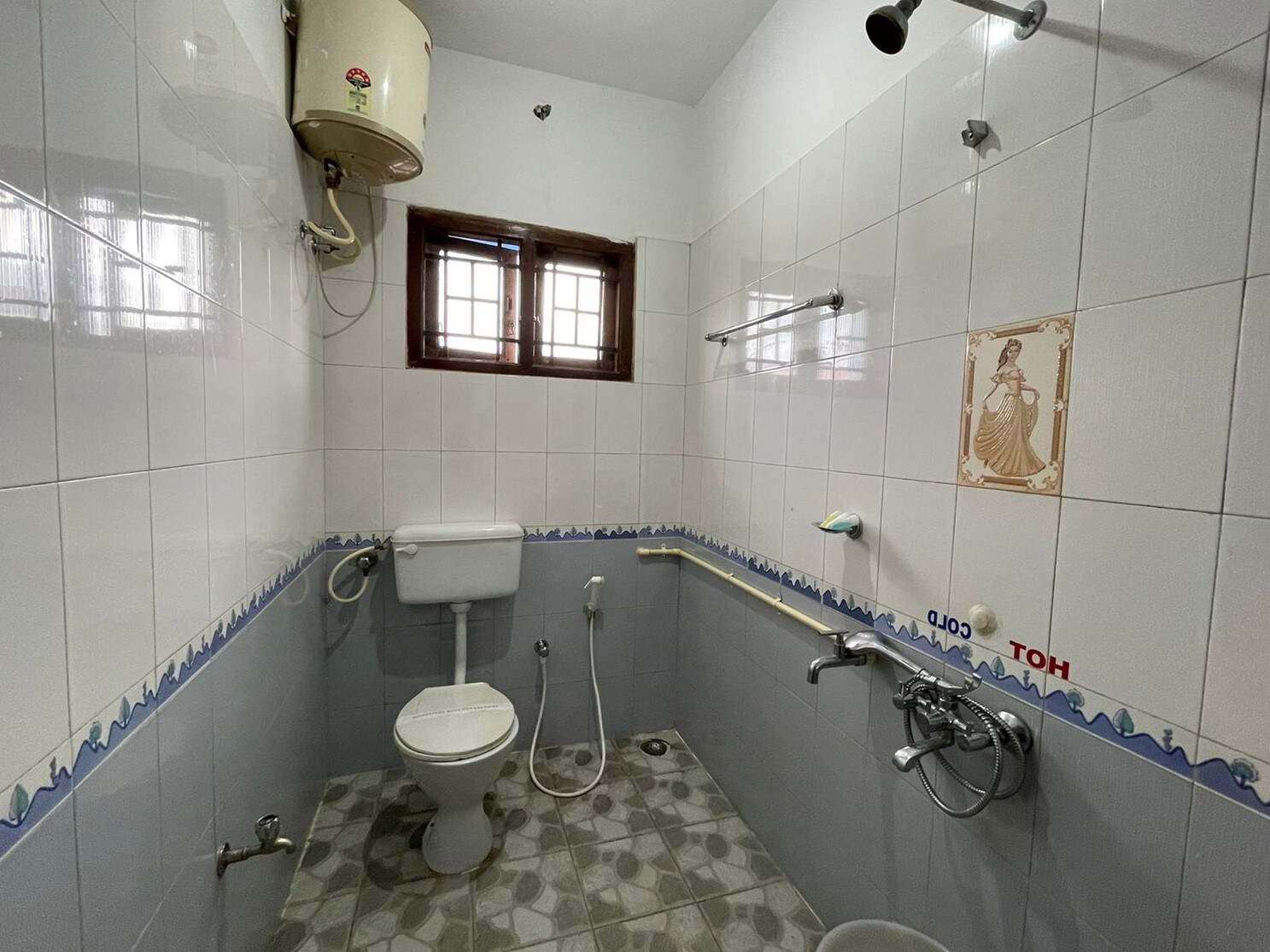 Happi Maa - Tap to explore photos