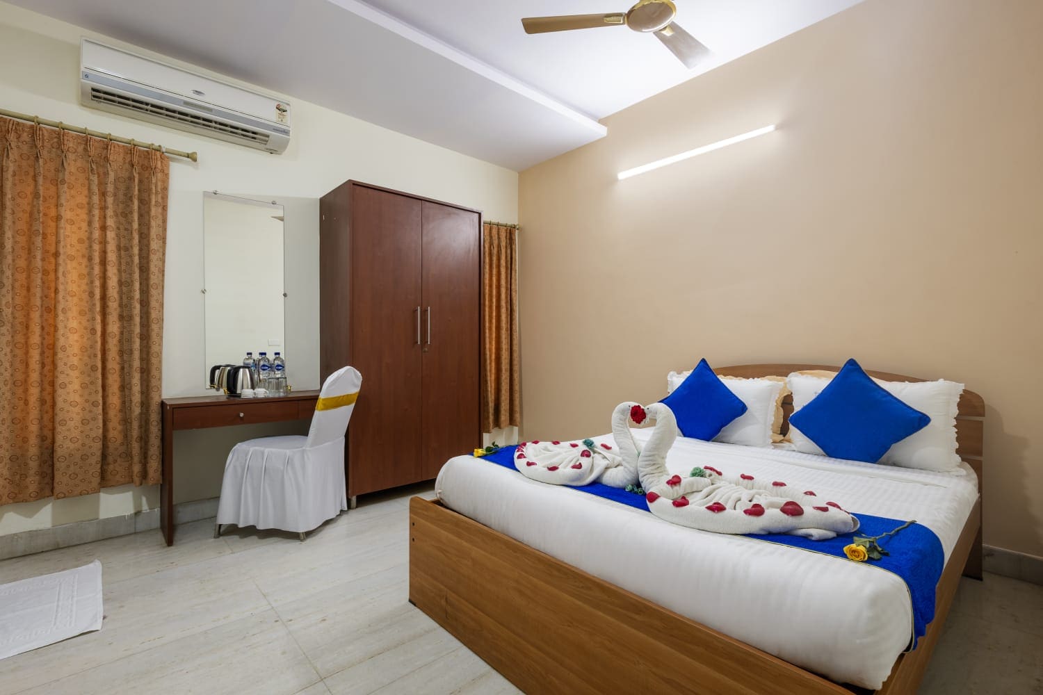 Hotel Vintage Villa - Beside JNTU Kakinada - Tap to explore photos