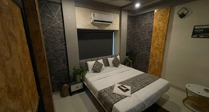 HOTEL OLIVE STAY INN Room Type - Super Deluxe with Bathtub