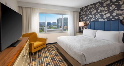 Embassy Suites Atlanta - Buckhead Room Type - 1 KING CONFERENCE STE N S