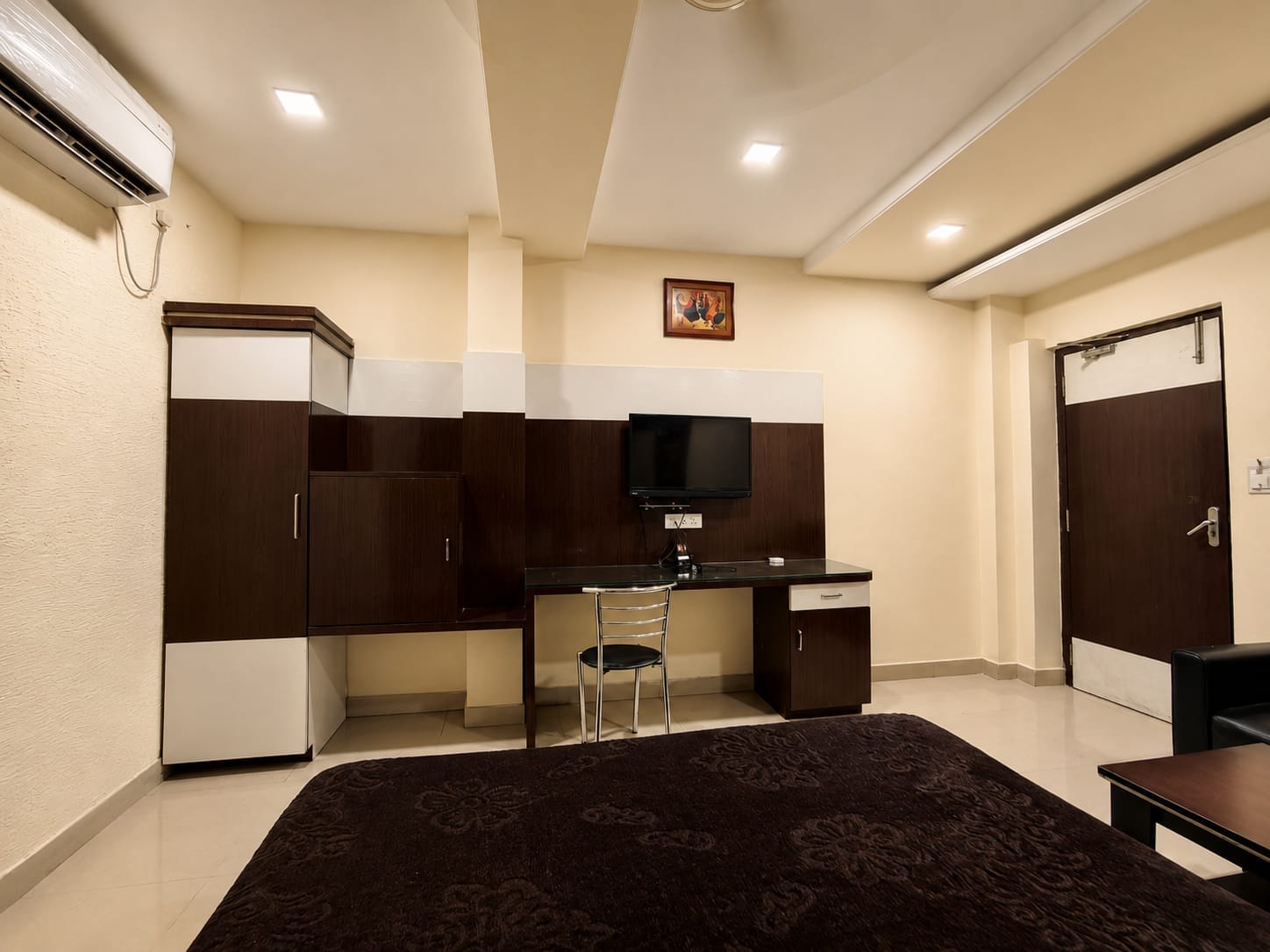 Hotel Shree Satyam - Tap to explore photos