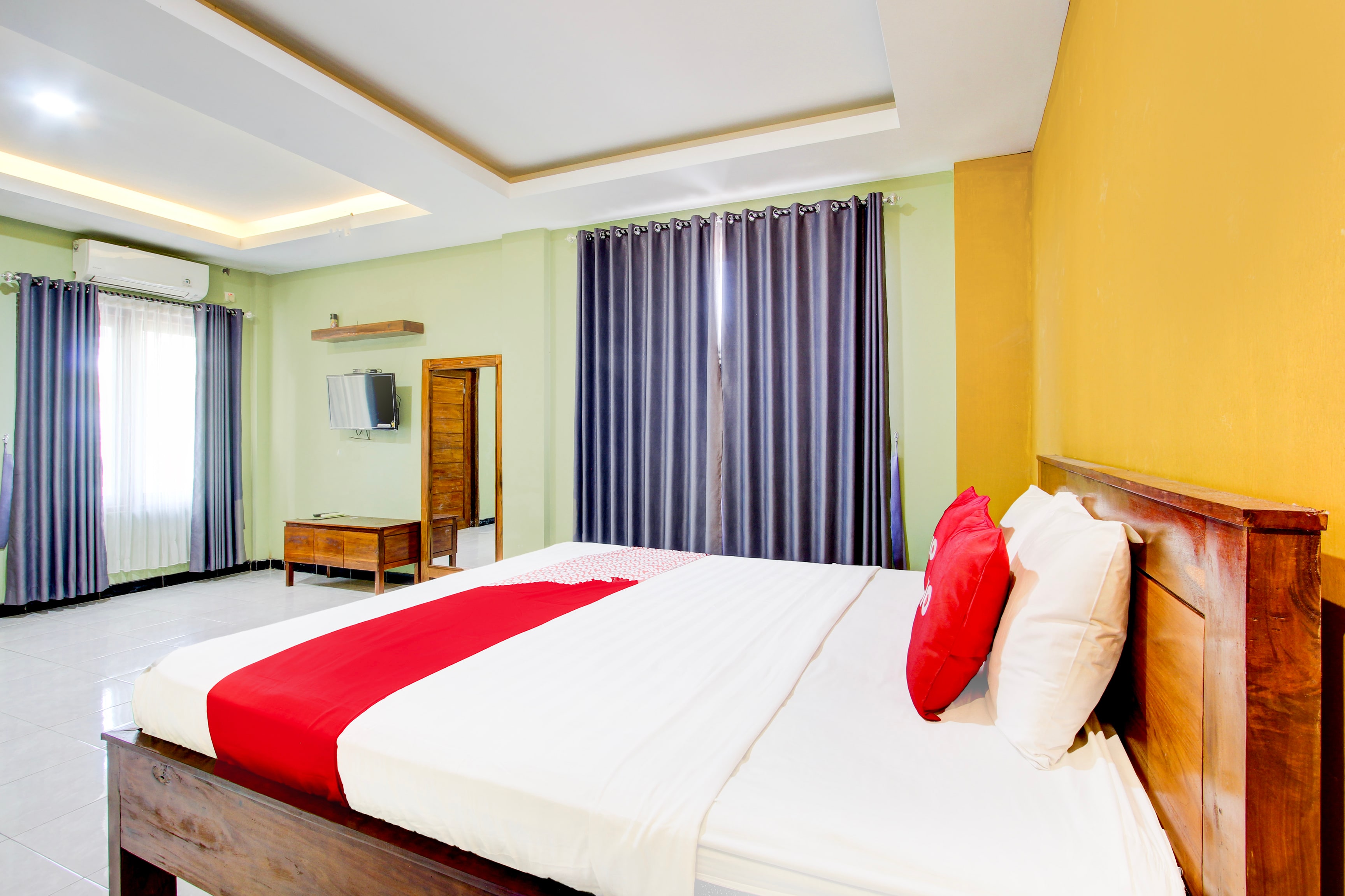 Hotel O Penginapan Viki Syariah - Tap to explore photos