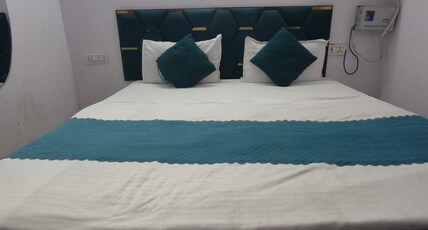 Hotel Dwarka Grande Residency Room Type - Deluxe Room with Air Conditioning