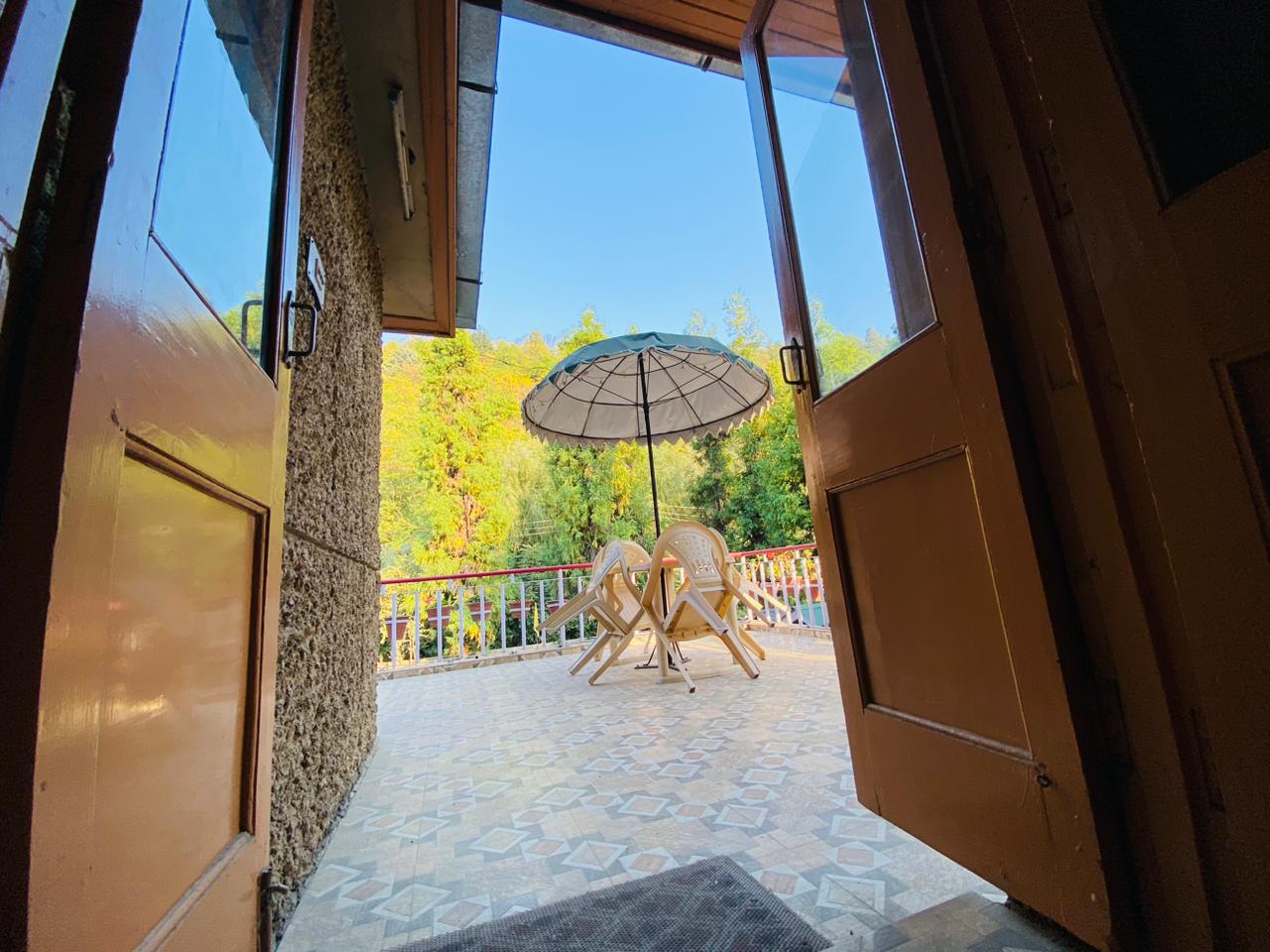 Hotel Madhuban- Dal Lake - Tap to explore photos