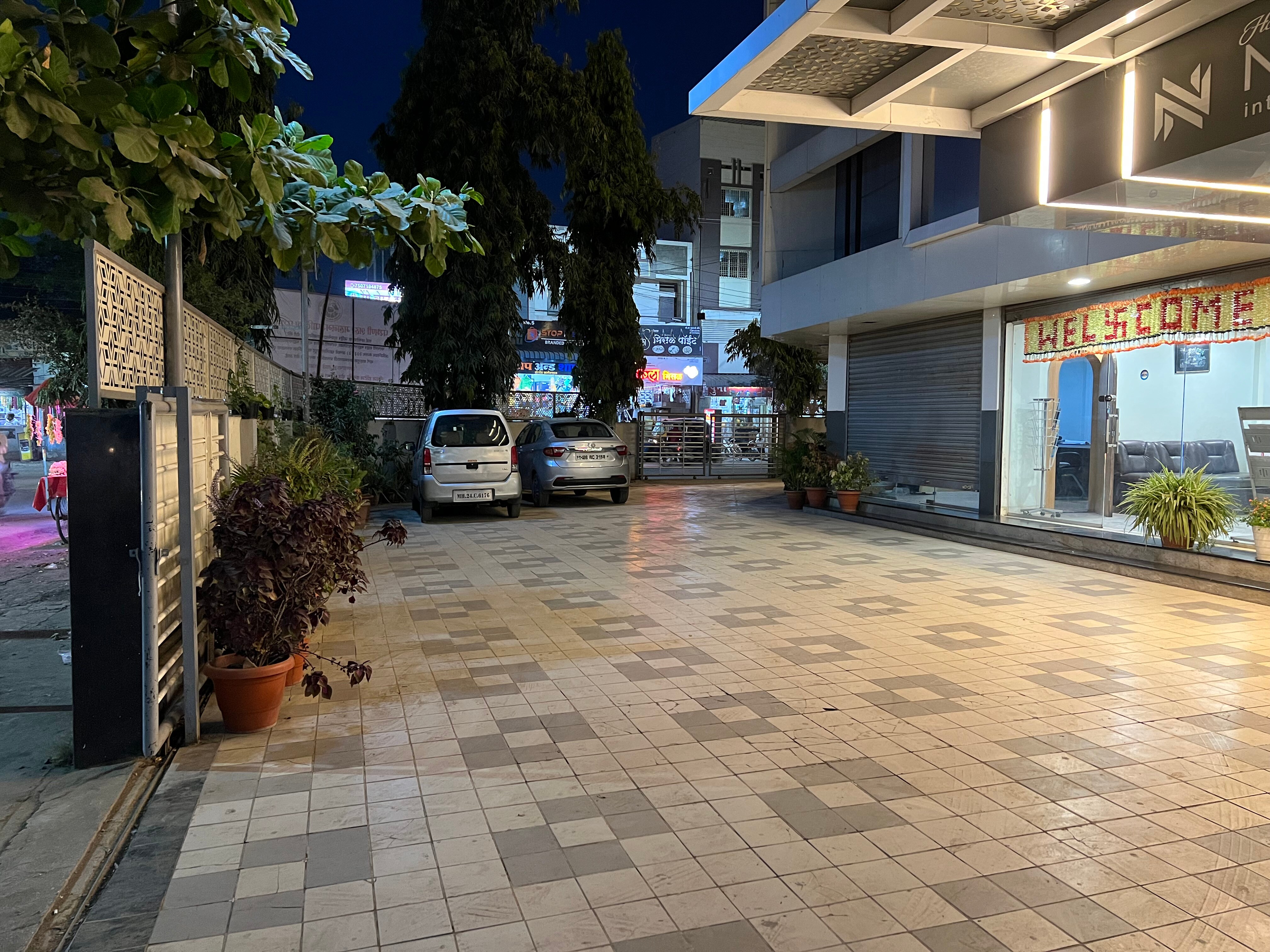 HOTEL NIRAJ INTERNATIONAL - Tap to explore photos