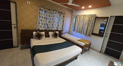 HOTEL HILLTOP SAPUTARA Room Type - Standard Three Bedded Rooms