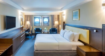 Queen Elizabeth 2 Room Type - Legacy Room with 1 King size Bed