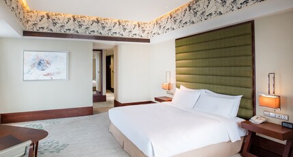 Crowne Plaza Hefei, an IHG Hotel Room Type - 1 King Premium Mountain View Lounge Access