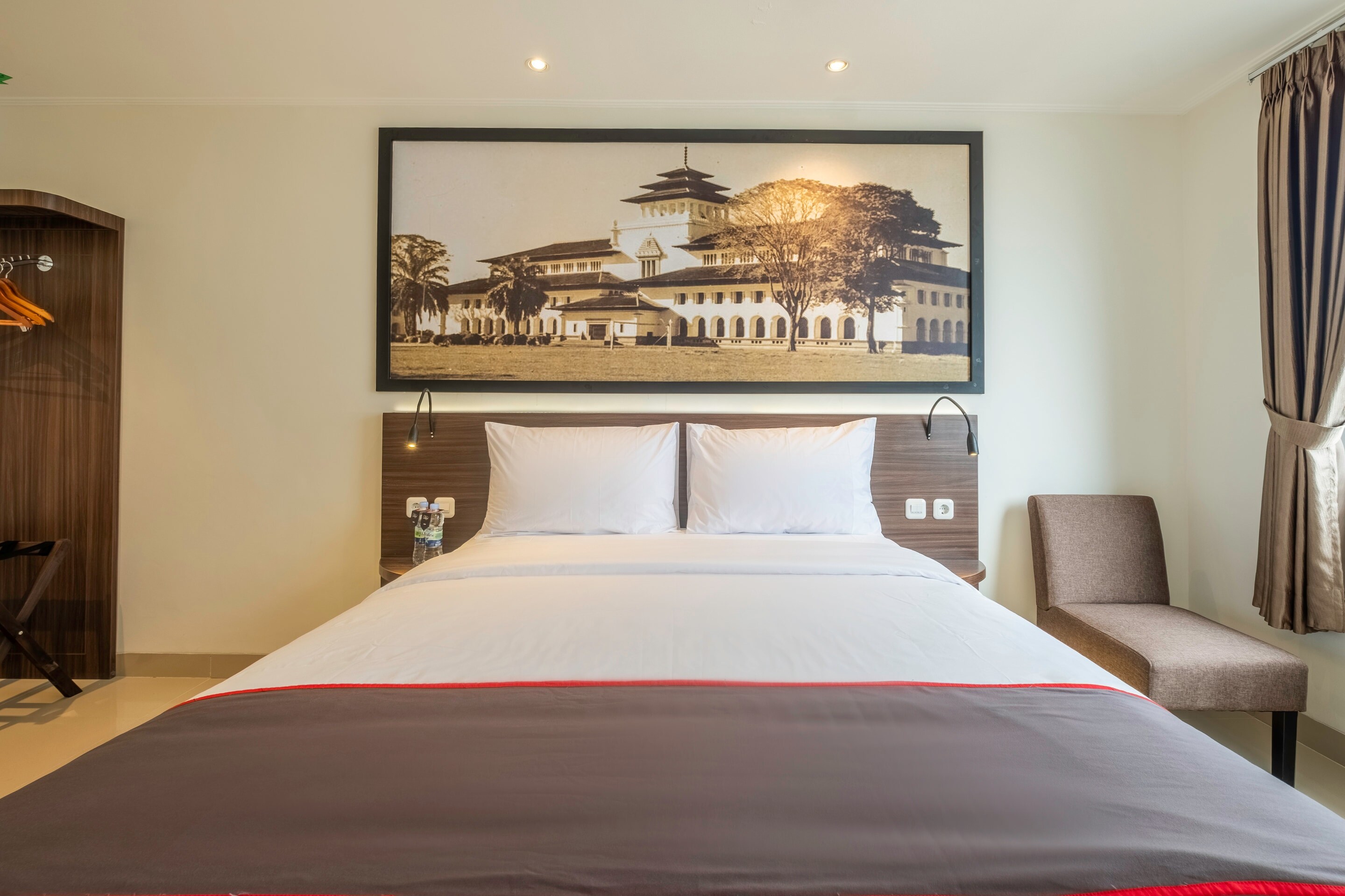 Collection O Hotel Pasar Baru Heritage - Tap to explore photos