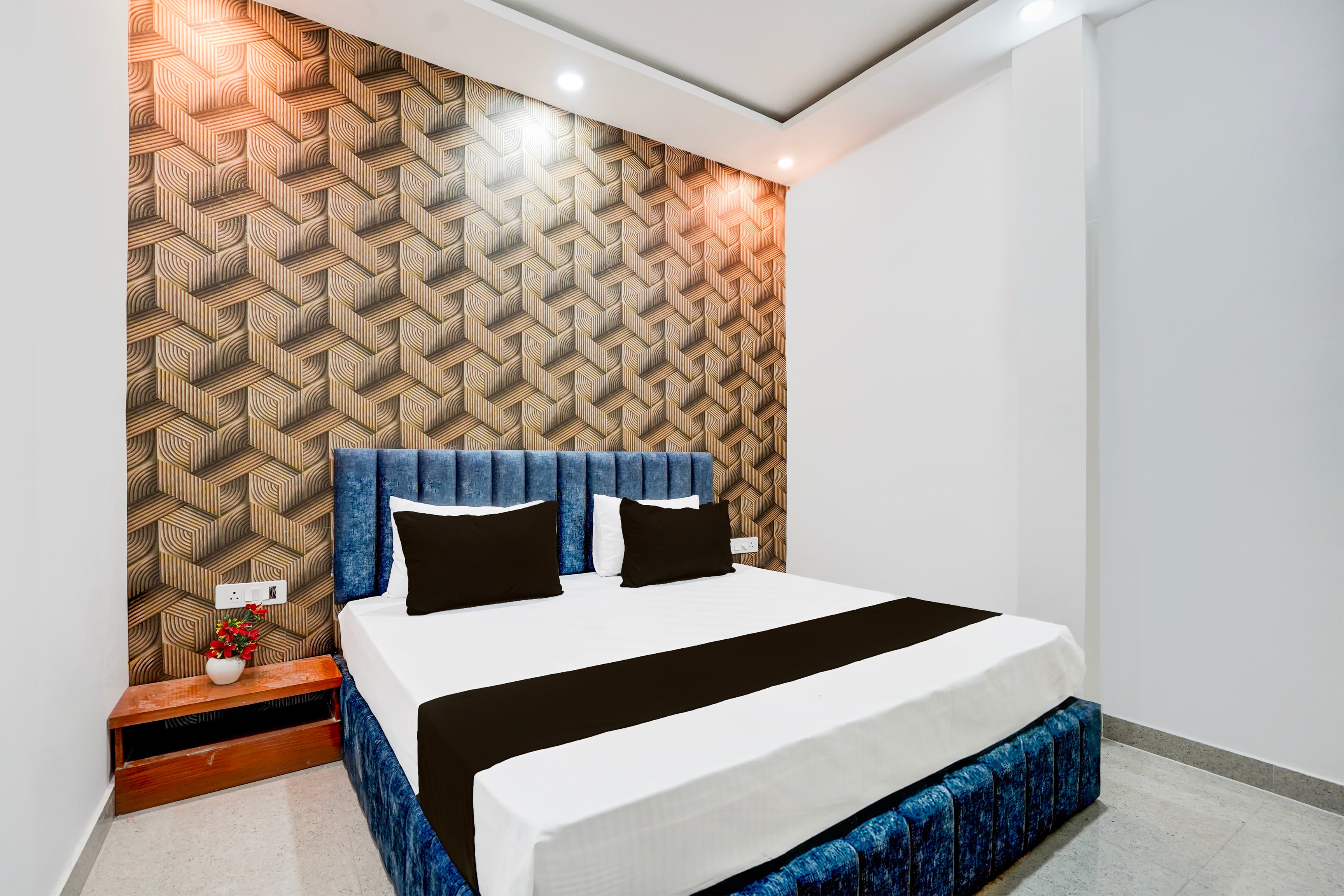 Hotel O Siddhi Vinayak Inn - Tap to explore photos