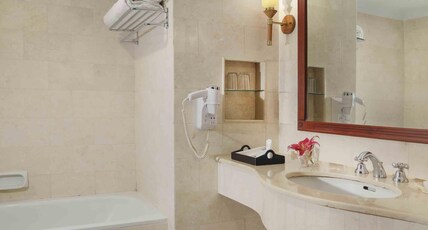 GRAND MERCURE MAHA CIPTA MEDAN Room Type - Deluxe Suite with 1 King Size bed